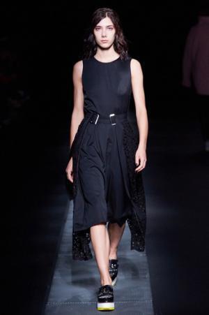 ウジョー、美しく丁寧に壊して完成する新しいテーラリングの可能性【2017-18秋冬ウィメンズ】