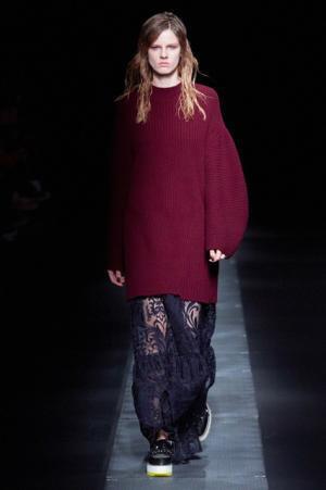 ウジョー、美しく丁寧に壊して完成する新しいテーラリングの可能性【2017-18秋冬ウィメンズ】