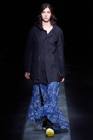 ウジョー、美しく丁寧に壊して完成する新しいテーラリングの可能性【2017-18秋冬ウィメンズ】