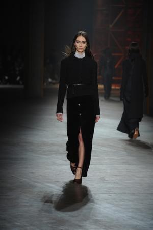 親しみ感じる、ディーゼル ブラック ゴールドのノスタルジックなアーバンルック【2017-18秋冬ウィメンズ】