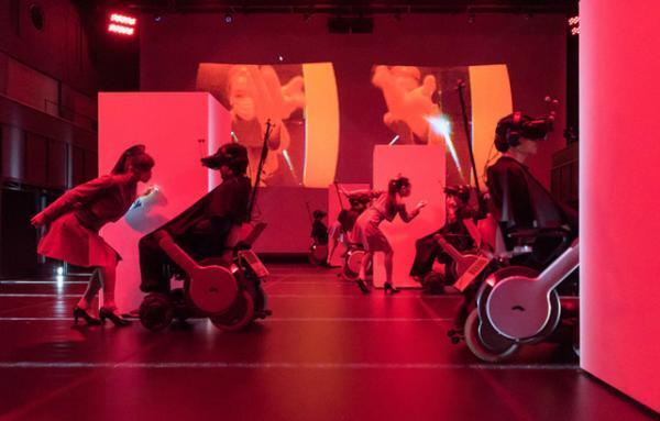 東京ドームシティに“大人が遊べる新空間”！ライゾマ×MIKIKO率いるELEVENPLAYが新ジャンルのダンス・インスタレーションを披露