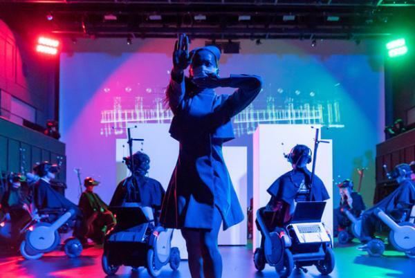 東京ドームシティに“大人が遊べる新空間”！ライゾマ×MIKIKO率いるELEVENPLAYが新ジャンルのダンス・インスタレーションを披露