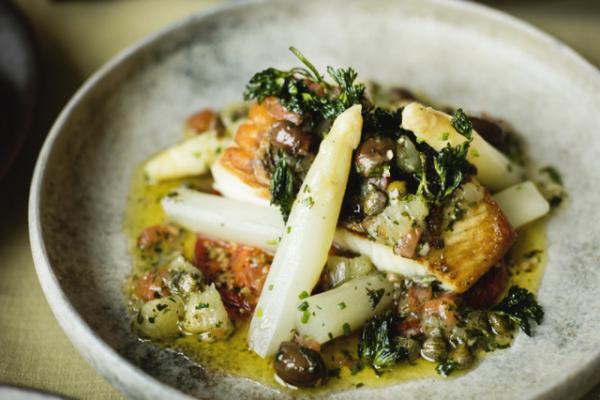 アンダーズ 東京、4月はヨーロッパ料理、5月はホワイトアスパラ尽くしのスペシャルメニューを提供