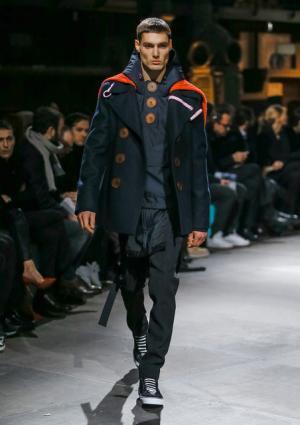 ジバンシィ バイ リカルド ティッシ、アメリカ西部の記憶から紡ぐ遊び心【2017-18秋冬メンズ】