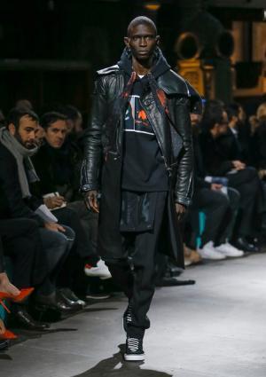 ジバンシィ バイ リカルド ティッシ、アメリカ西部の記憶から紡ぐ遊び心【2017-18秋冬メンズ】