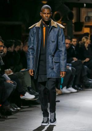 ジバンシィ バイ リカルド ティッシ、アメリカ西部の記憶から紡ぐ遊び心【2017-18秋冬メンズ】