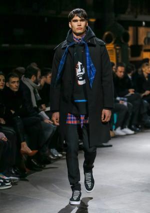 ジバンシィ バイ リカルド ティッシ、アメリカ西部の記憶から紡ぐ遊び心【2017-18秋冬メンズ】