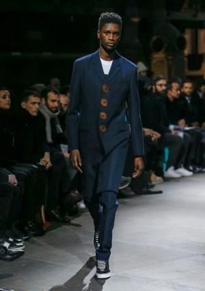 ジバンシィ バイ リカルド ティッシ、アメリカ西部の記憶から紡ぐ遊び心【2017-18秋冬メンズ】