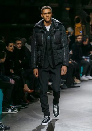 ジバンシィ バイ リカルド ティッシ、アメリカ西部の記憶から紡ぐ遊び心【2017-18秋冬メンズ】