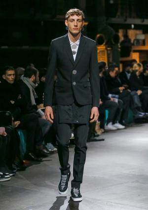 ジバンシィ バイ リカルド ティッシ、アメリカ西部の記憶から紡ぐ遊び心【2017-18秋冬メンズ】