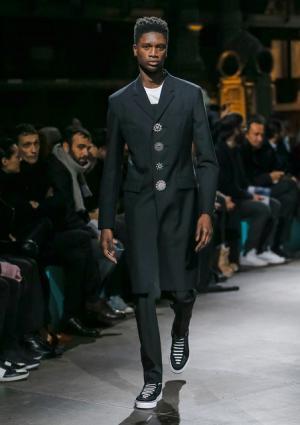 ジバンシィ バイ リカルド ティッシ、アメリカ西部の記憶から紡ぐ遊び心【2017-18秋冬メンズ】