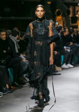 ジバンシィ バイ リカルド ティッシ、アメリカ西部の記憶から紡ぐ遊び心【2017-18秋冬メンズ】