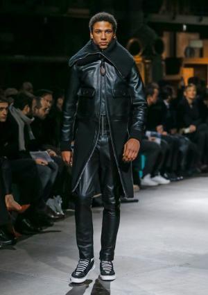 ジバンシィ バイ リカルド ティッシ、アメリカ西部の記憶から紡ぐ遊び心【2017-18秋冬メンズ】