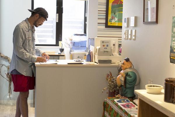 海を見渡す波佐見焼の器ショップ・ヘイアンドホー【福岡の旅】