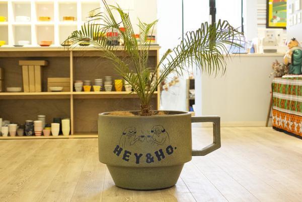 海を見渡す波佐見焼の器ショップ・ヘイアンドホー【福岡の旅】