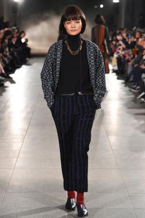 垢抜け、意気地、色気を兼ね備えた江戸の美意識「いき」をよみがえらせたmatohuの試み【2017-18秋冬ウィメンズ】