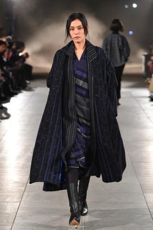 垢抜け、意気地、色気を兼ね備えた江戸の美意識「いき」をよみがえらせたmatohuの試み【2017-18秋冬ウィメンズ】