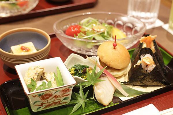 新しい京旅行のスタイルを提案する「ホテル ザ セレスティン京都祇園」が誕生。「八坂圓堂」の朝食ビュッフェも