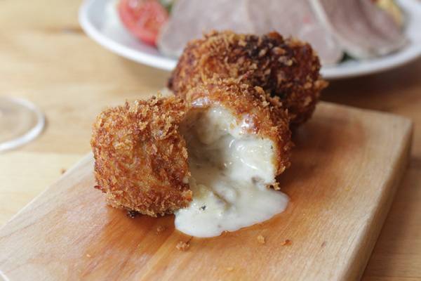 コロッケ愛から生まれた“変わり種コロッケ”にリピーターが続出！京都「西冨家コロッケ店」へ【京都の旅】