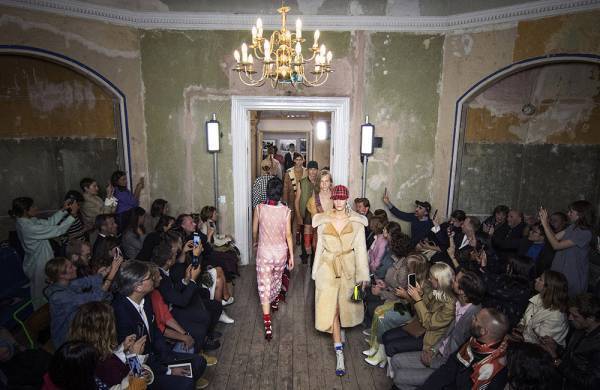 【ルック】バーバリー2017 September コレクション