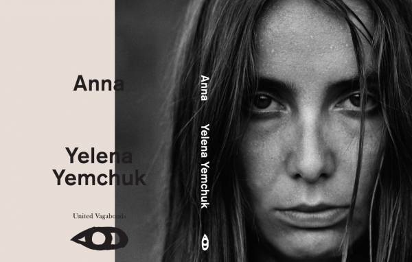 原宿ブックマークで写真家エレナ・エムチュックの写真展。アンナを20年撮り続けたドキュメント