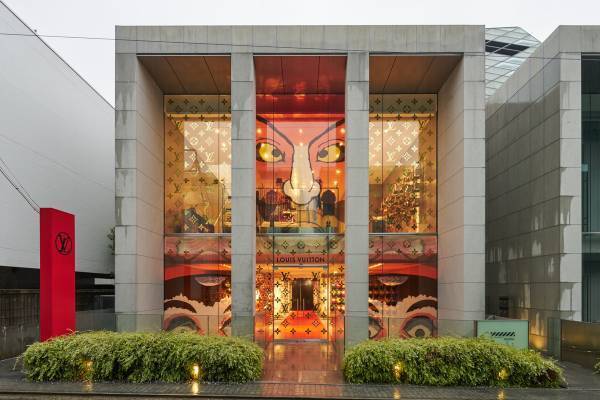 世界唯一の遊べるルイ・ヴィトン限定ストアが青山にオープン! 山本寛斎デザインの達磨や歌舞伎をモチーフに
