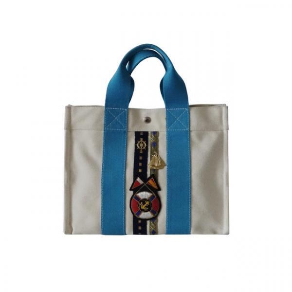 アーティストのディラン・リューとリボブによるエキシビションがパスザバトン表参道店で開催