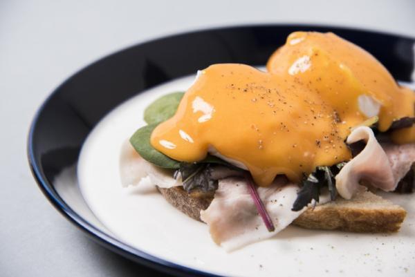 アイス×ラングドシャのサンドやエッグベネディクトなど、東京カンパネラが初のカフェをオープン