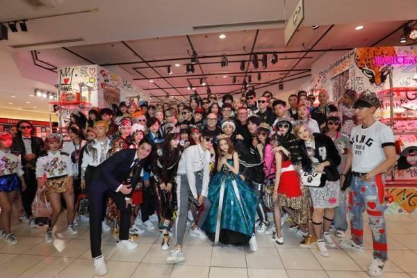 ドルチェ＆ガッバーナが閉店後の新宿伊勢丹でショー! 総勢101人のミレニアルズと全て1点もの限定ピース