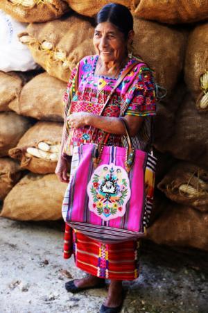 クリスチャン ルブタンが新宿伊勢丹でポップアップ。芸術品のような新作バッグ「メキシカバ」登場