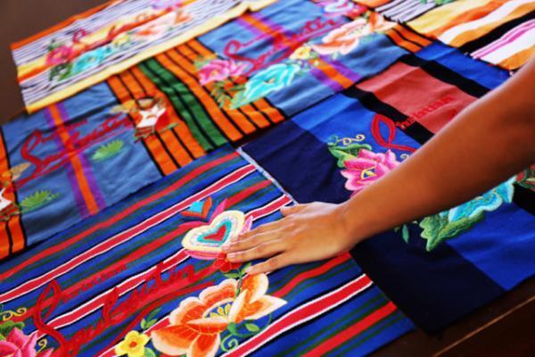 クリスチャン ルブタンが新宿伊勢丹でポップアップ。芸術品のような新作バッグ「メキシカバ」登場