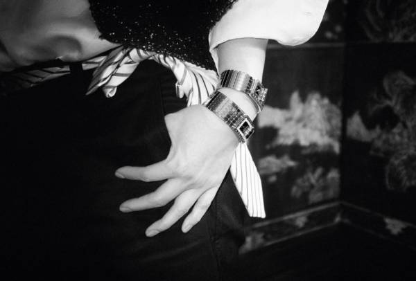 シャネルの新作ウォッチ「コード ココ」、伝説的ハンドバッグ「2.55」の留め金がモチーフに