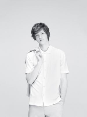 ユニクロ×セオリーから3型のポロシャツ。ファッション性と、速乾性に優れたメンズコレクション