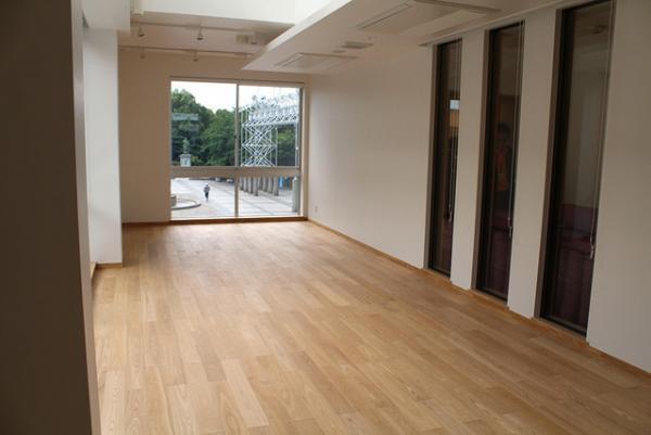 朝食にデザートやお酒、フィットネスまで楽しめる。アシックスの新施設が隅田川沿いにオープン