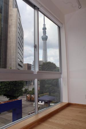 朝食にデザートやお酒、フィットネスまで楽しめる。アシックスの新施設が隅田川沿いにオープン