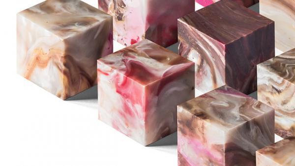 海に捨てられたコカコーラが生まれ変わる？オランダ・アムス発、“お酒を飲んで海をキレイに”プロジェクト