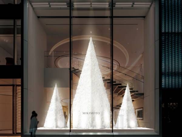 ミキモト銀座本店、2017年は巨大なウレア結晶の神秘的なクリスマスツリー