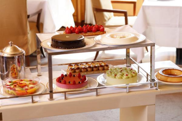 銀座で愛され続けた洋食にデザートはワゴンサービスで。資生堂パーラー 銀座本店でクラシックを味わう