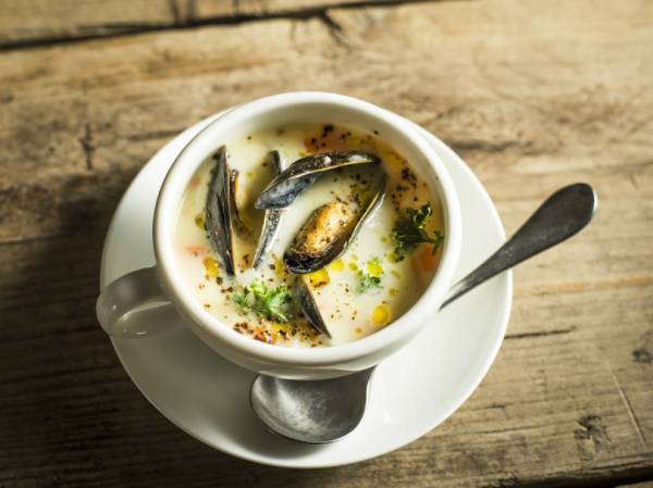 J.S. バーガーズ カフェのボリューム満点クリスマスのリッチバーガー