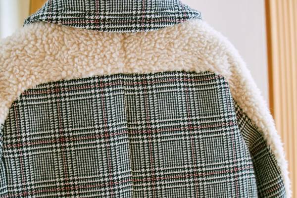 コートを携えて駆け出す冬の午後。インスピレーションで選んだとっておきの1着に包まれて【サローネの冬仕度】