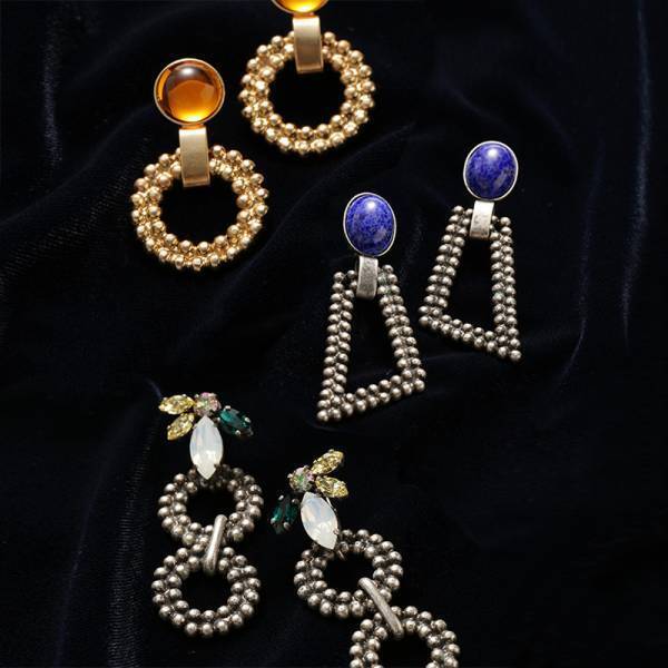 アデル ビジュー×ナノ・ユニバース、ヴィンテージカットスチールの風合い別注イヤリング3型を発売