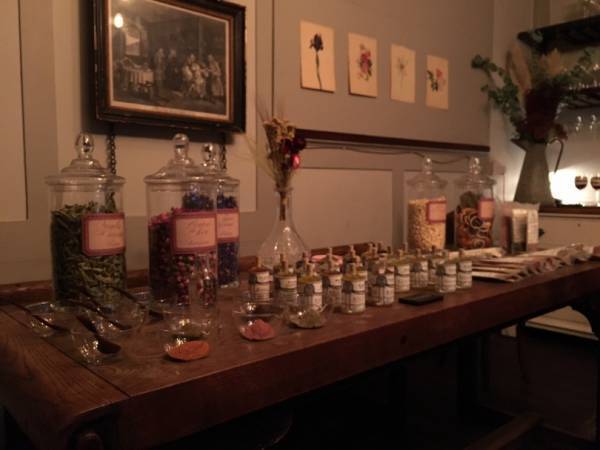 パリの老舗美容薬局「ビュリー」からビューティガイドが刊行、貴重なレシピや自然由来の美容法を解説