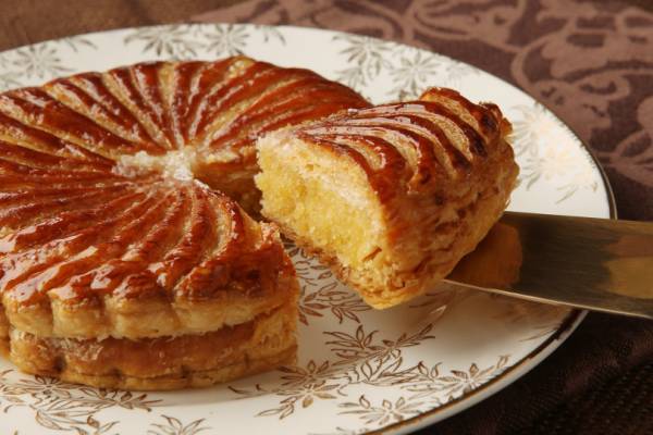 ジョエル・ロブション、新年を祝うフランス伝統菓子「ガレット デ ロワ」発売