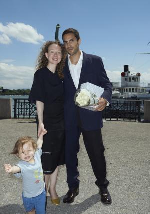 ヴェトモンが新作を写真展で発表、DHLやアンブロともコラボ【2018春夏コレクション】