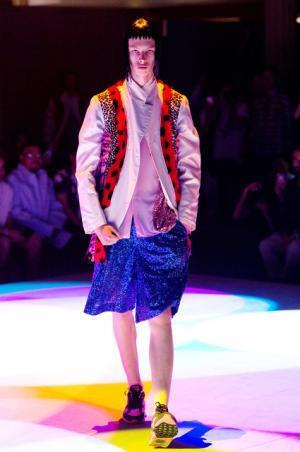 コム デ ギャルソン オム プリュス、「ファッションは中身が大事！」【2018春夏メンズ】