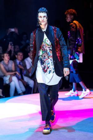 コム デ ギャルソン オム プリュス、「ファッションは中身が大事！」【2018春夏メンズ】