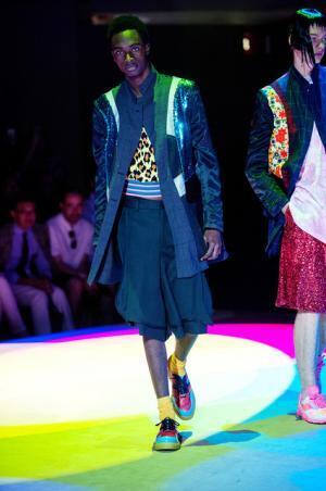 コム デ ギャルソン オム プリュス、「ファッションは中身が大事！」【2018春夏メンズ】