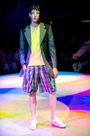 コム デ ギャルソン オム プリュス、「ファッションは中身が大事！」【2018春夏メンズ】