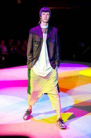 コム デ ギャルソン オム プリュス、「ファッションは中身が大事！」【2018春夏メンズ】