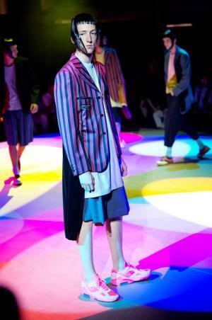 コム デ ギャルソン オム プリュス、「ファッションは中身が大事！」【2018春夏メンズ】